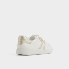 Chicsneaker2