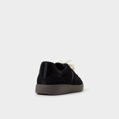 Chicsneaker2